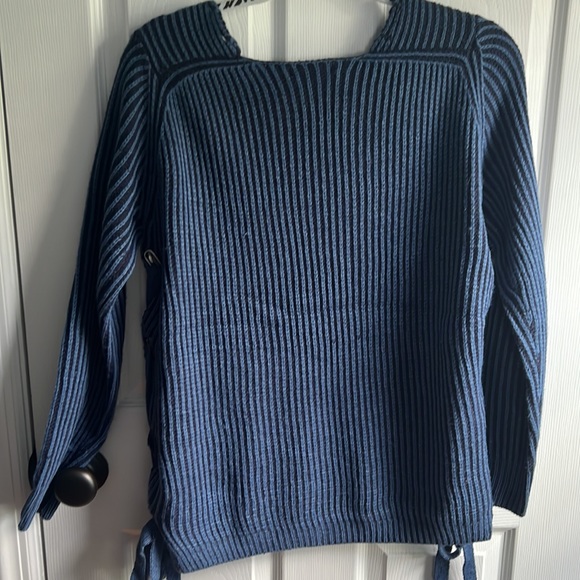 Sweater - Picture 5 of 5